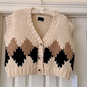⭐️NWT Chunky Sweater Vest